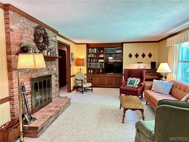 40 Tanglewood Drive West, Orchard Park, NY 14127