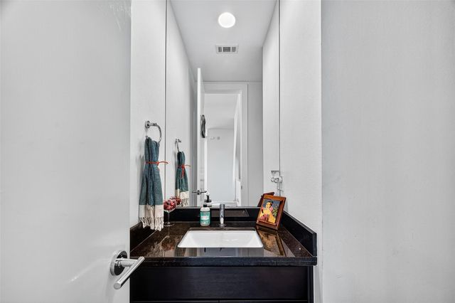 1232 W 24th Street C, Houston, TX 77008