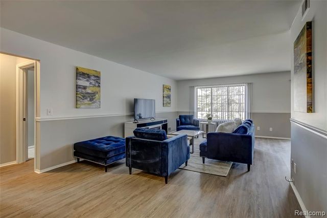 32023 W 14 Mile Road 108, Farmington Hills, MI 48334