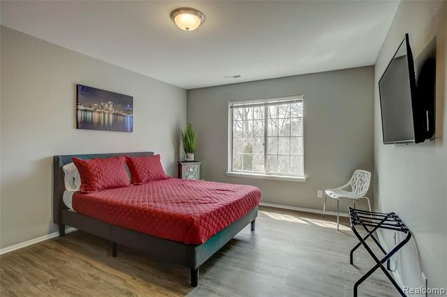 32023 W 14 Mile Road 108, Farmington Hills, MI 48334