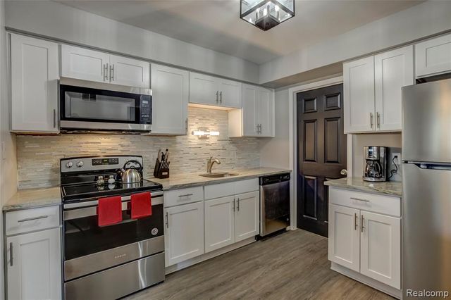 32023 W 14 Mile Road 108, Farmington Hills, MI 48334