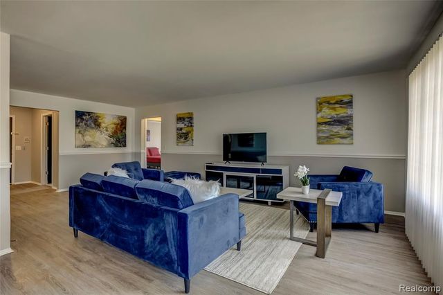 32023 W 14 Mile Road 108, Farmington Hills, MI 48334