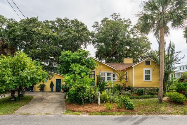 120 W Hudson Avenue, Folly Beach, SC 29439