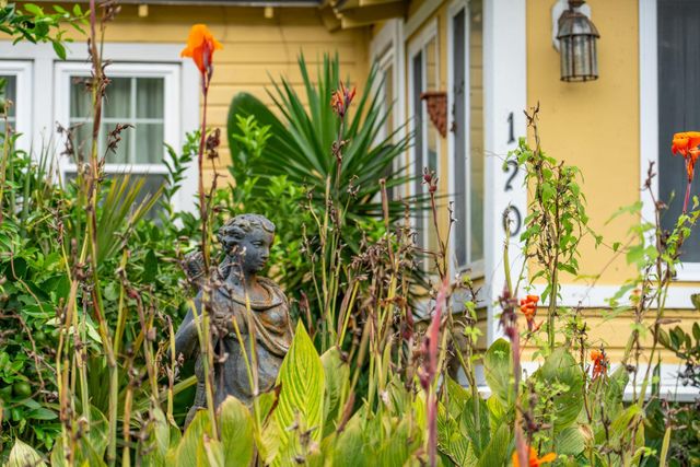 120 W Hudson Avenue, Folly Beach, SC 29439