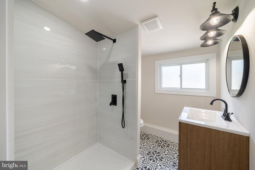 5904 CLOVERLEAF DR, MAYS LANDING, NJ 08330 — photo 4