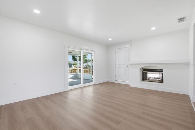 9460 TREASURE LANE NE, St Petersburg, FL 33702