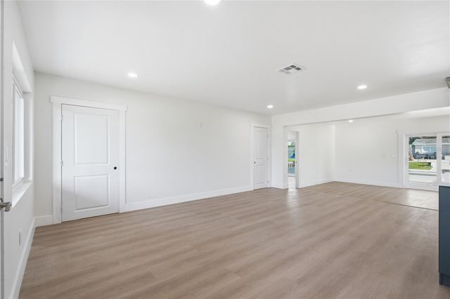 9460 TREASURE LANE NE, St Petersburg, FL 33702