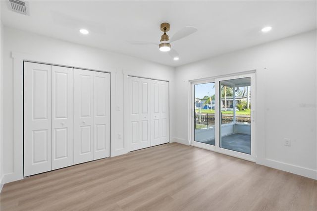 9460 TREASURE LANE NE, St Petersburg, FL 33702