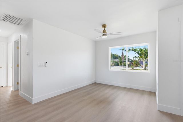 9460 TREASURE LANE NE, St Petersburg, FL 33702