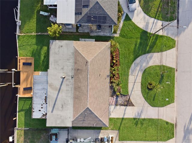 9460 TREASURE LANE NE, St Petersburg, FL 33702