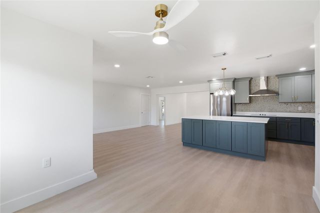 9460 TREASURE LANE NE, St Petersburg, FL 33702