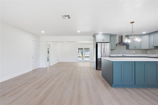 9460 TREASURE LANE NE, St Petersburg, FL 33702