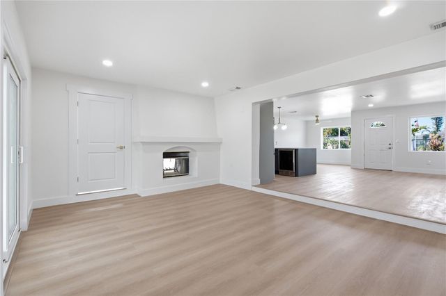 9460 TREASURE LANE NE, St Petersburg, FL 33702