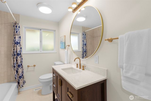 5704 227th Street SW, Mountlake Terrace, WA 98043
