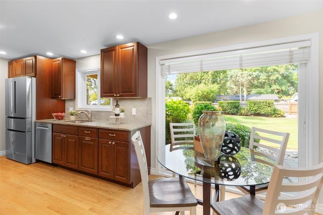 5704 227th Street SW, Mountlake Terrace, WA 98043