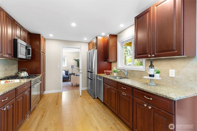 5704 227th Street SW, Mountlake Terrace, WA 98043