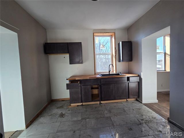 7726 Minnesota Avenue, St Louis, MO 63111