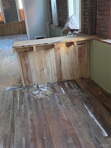 7726 Minnesota Avenue, St Louis, MO 63111