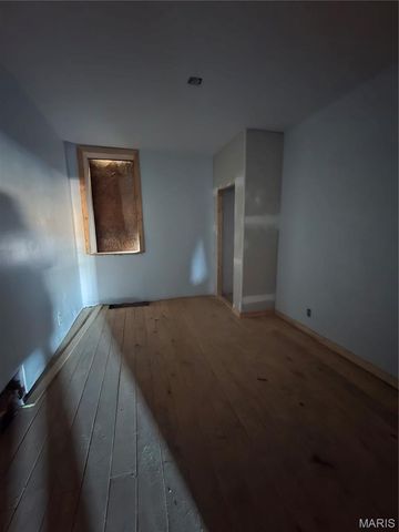 7726 Minnesota Avenue, St Louis, MO 63111