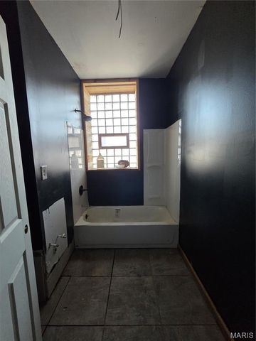 7726 Minnesota Avenue, St Louis, MO 63111