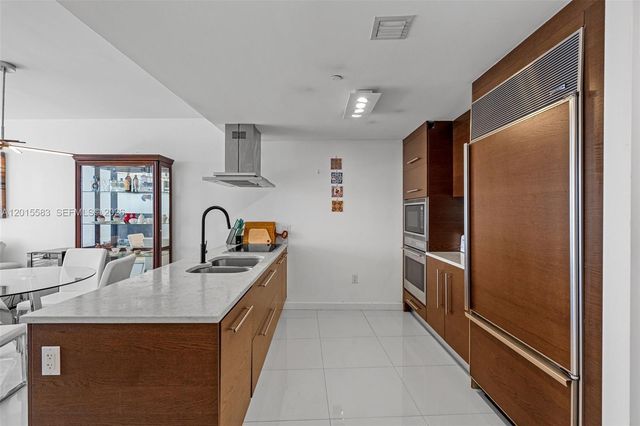465 Brickell Ave 1016, Miami, FL 33131