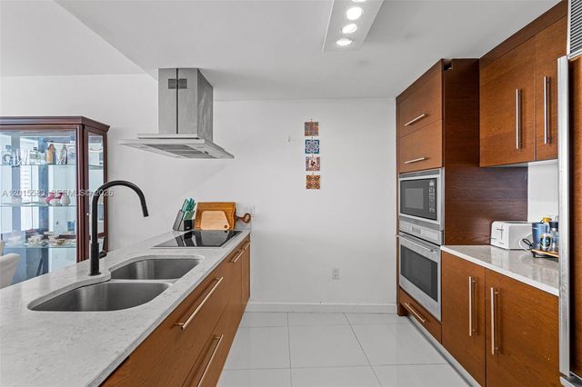 465 Brickell Ave 1016, Miami, FL 33131