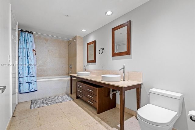 465 Brickell Ave 1016, Miami, FL 33131