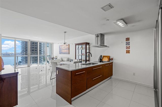 465 Brickell Ave 1016, Miami, FL 33131