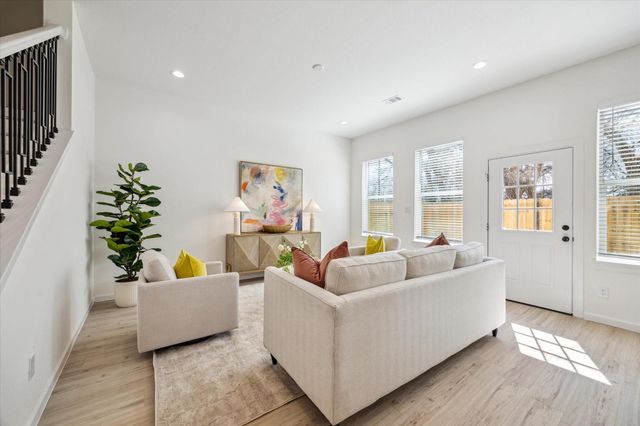 925 Bianco Lane, Houston, TX 77091