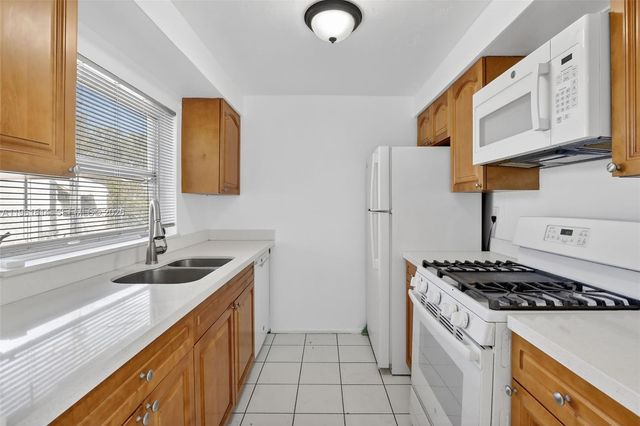 6853 NW 26th Ct, Sunrise, FL 33313