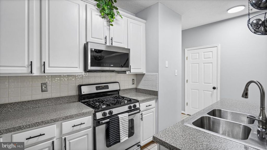 Image 11 of property listing at 9539 TESSA LN #9539, Owings Mills, MD 21117