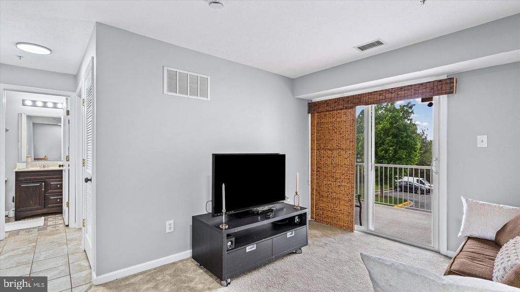 Image 17 of property listing at 9539 TESSA LN #9539, Owings Mills, MD 21117