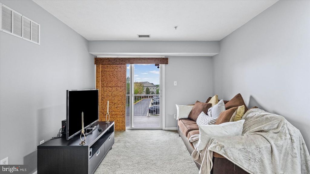 Image 18 of property listing at 9539 TESSA LN #9539, Owings Mills, MD 21117