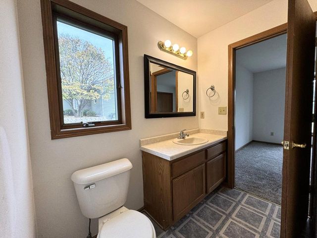 222 Granary CIRCLE, Hartland, WI 53029