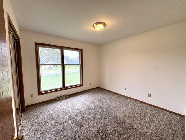 222 Granary CIRCLE, Hartland, WI 53029