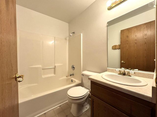 222 Granary CIRCLE, Hartland, WI 53029