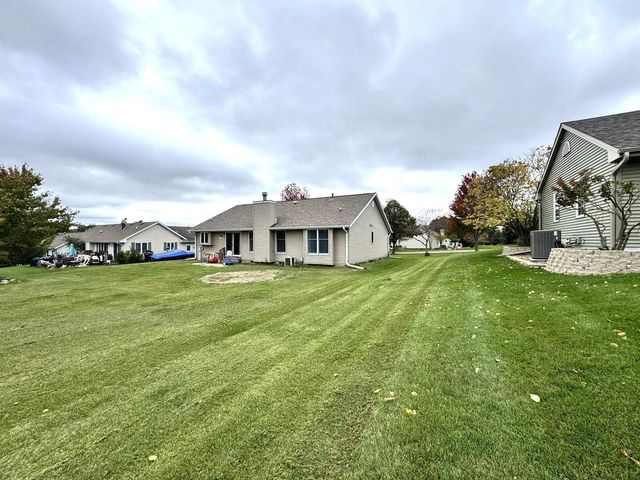 222 Granary CIRCLE, Hartland, WI 53029