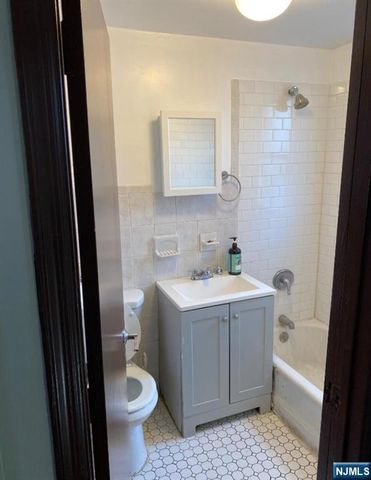 148 Garside Street, Newark, NJ 07104