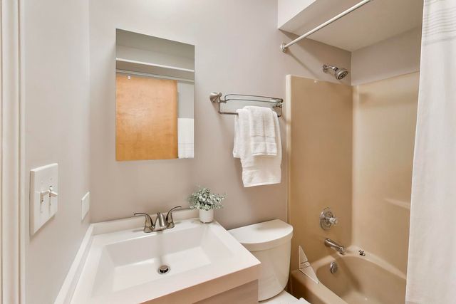 1220 N Maple Avenue, La Grange Park, IL 60526