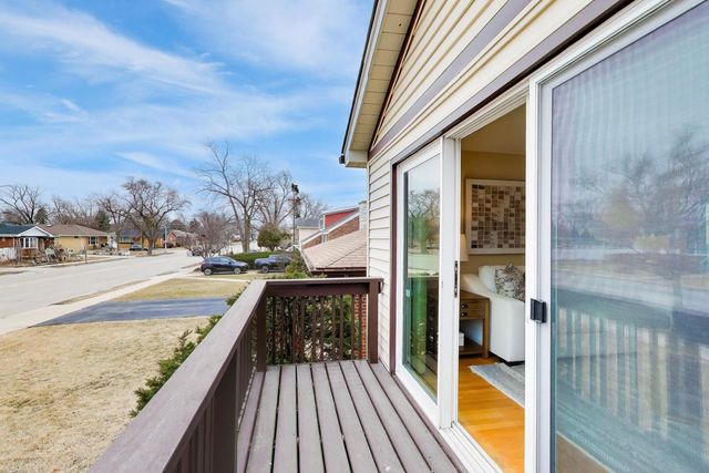 1220 N Maple Avenue, La Grange Park, IL 60526