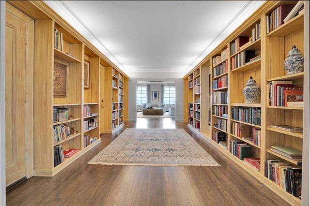 229 E Lake Shore Drive 10E, Chicago, IL 60611