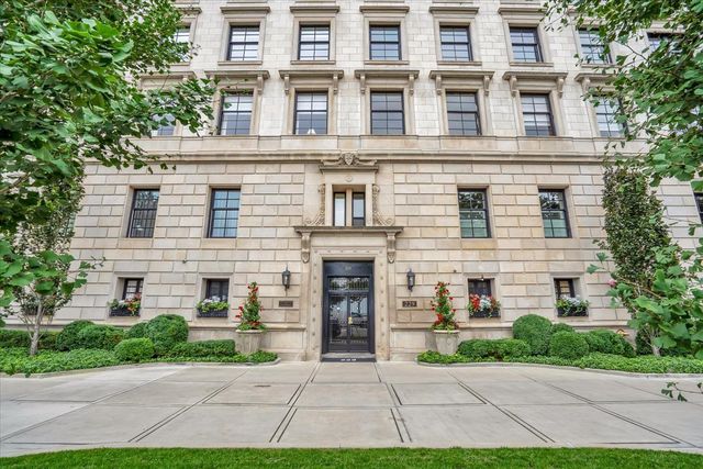 229 E Lake Shore Drive 10E, Chicago, IL 60611