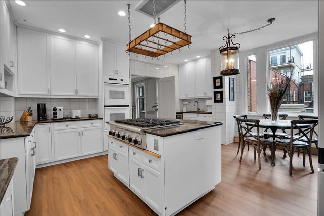 229 E Lake Shore Drive 10E, Chicago, IL 60611