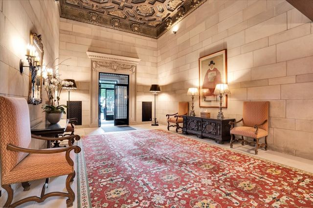 229 E Lake Shore Drive 10E, Chicago, IL 60611