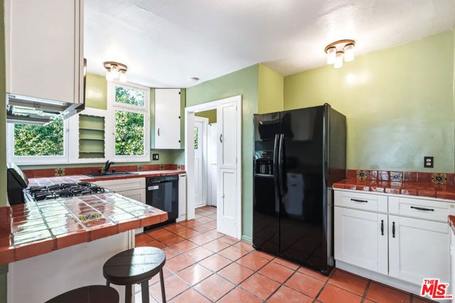 1284 S Cloverdale Avenue, Los Angeles, CA 90019
