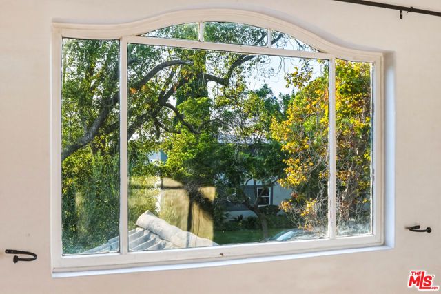 1284 S Cloverdale Avenue, Los Angeles, CA 90019