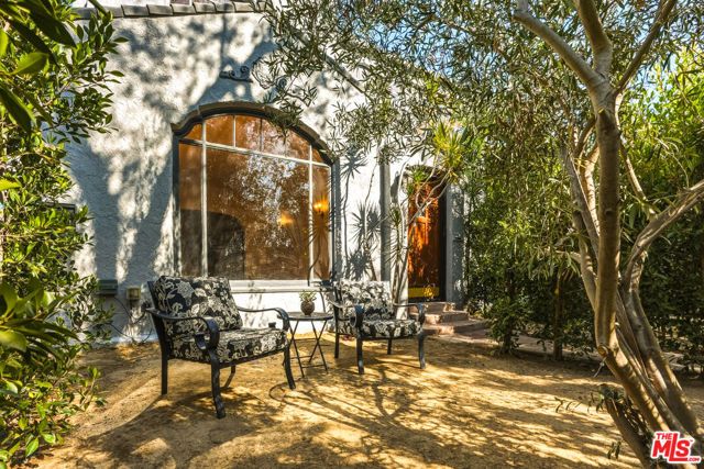 1284 S Cloverdale Avenue, Los Angeles, CA 90019