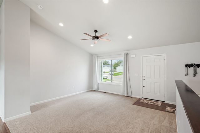4456 E 48th Street, Des Moines, IA 50317