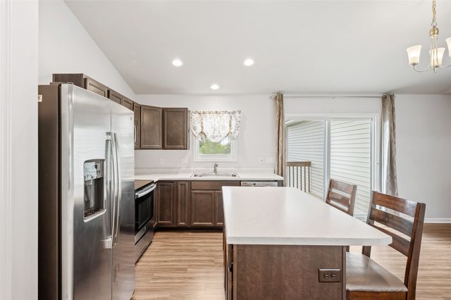 4456 E 48th Street, Des Moines, IA 50317