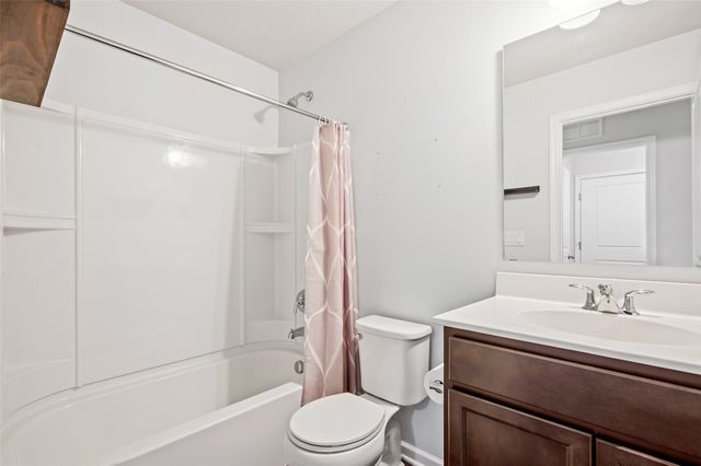 4456 E 48th Street, Des Moines, IA 50317